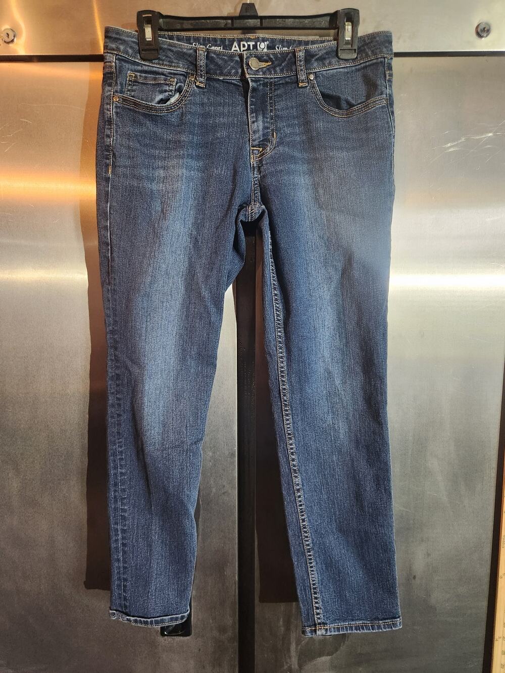 Apt. 9 Essentials Slim Capri Jeans Medium Wash Stretch Denim Womens Size 8